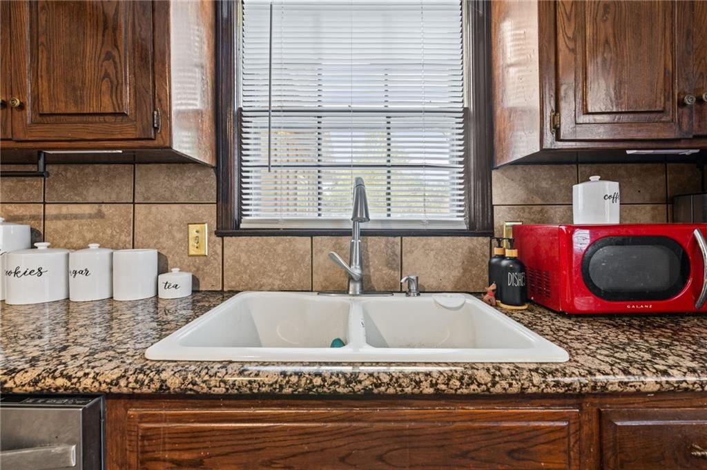 12420 Cambridge Avenue — photo 26
