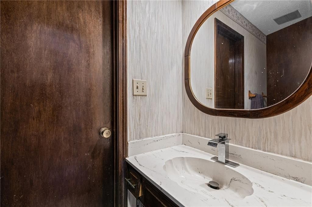 12420 Cambridge Avenue — photo 32