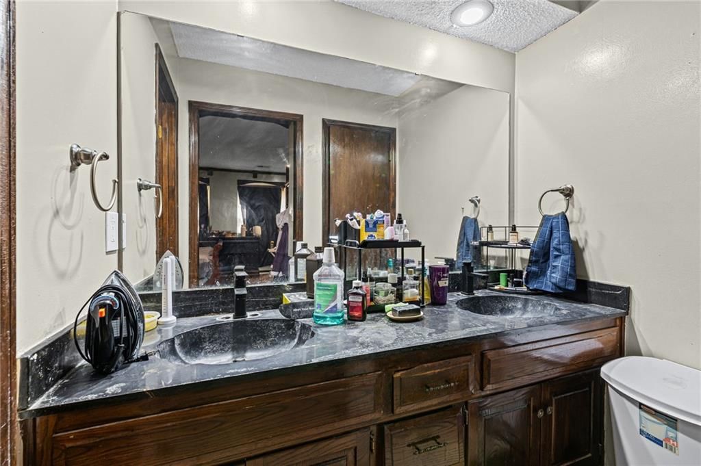 12420 Cambridge Avenue — photo 43