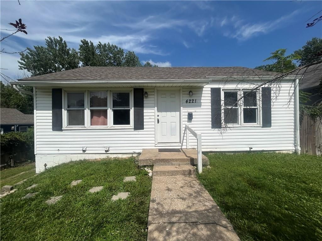 4221 Spruce Avenue — photo 1
