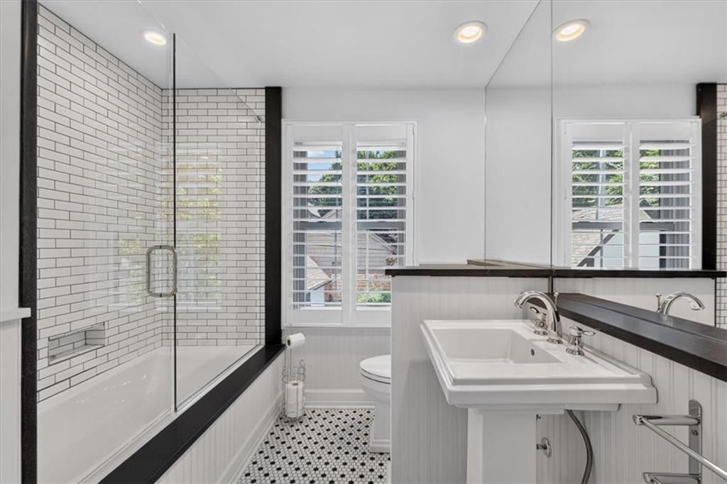 31 W Winthrope Road — photo 18