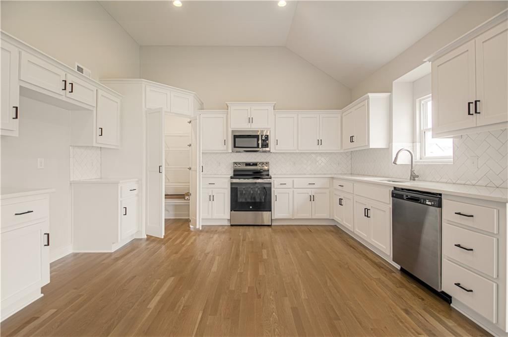 10144 N Brighton Avenue — photo 12