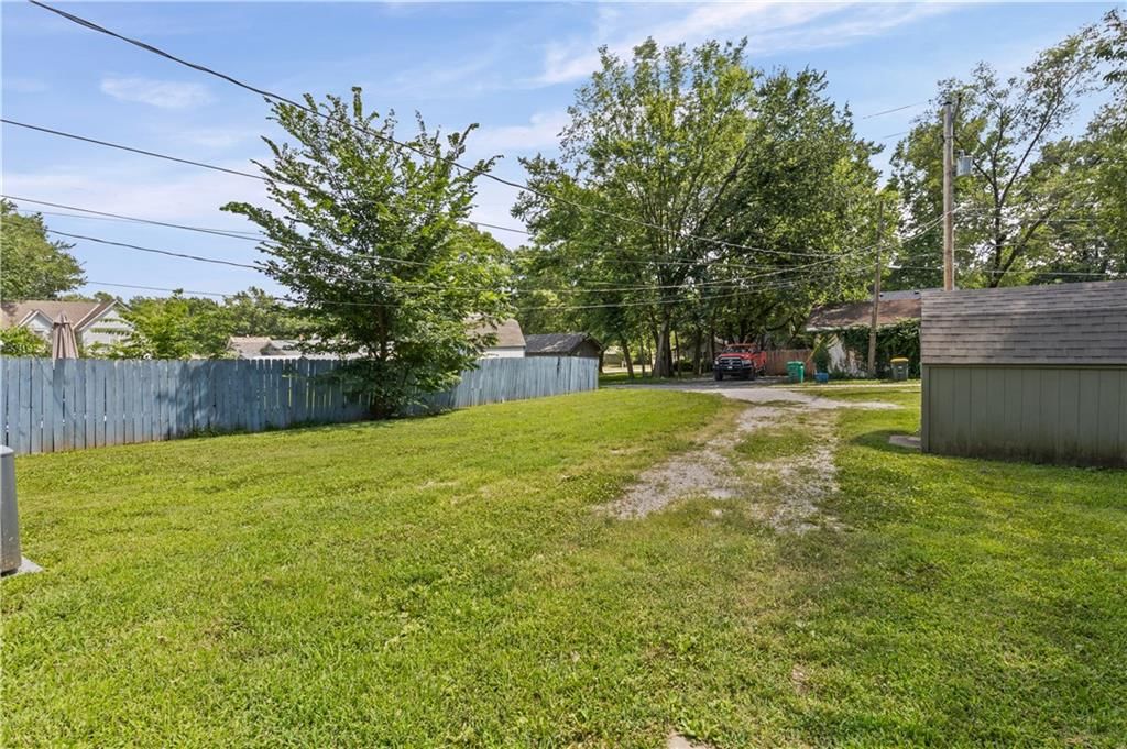 307 E Miami Street — photo 17