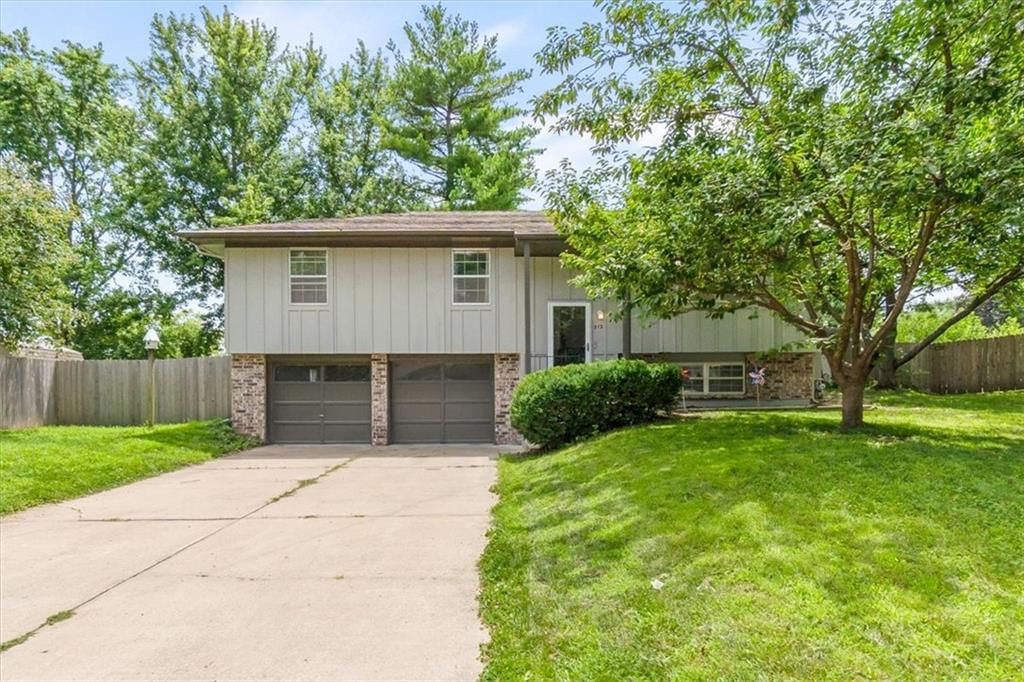 312 SW Blarney Court, Blue Springs, MO
