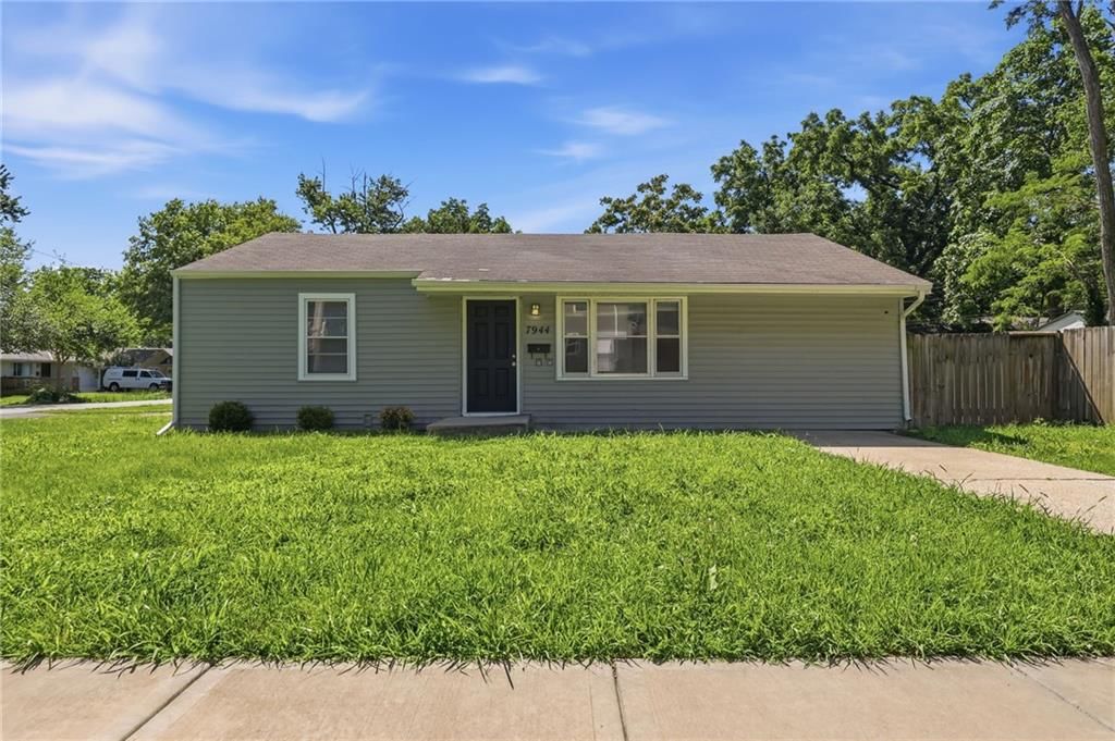 7944 Oak Street — photo 1