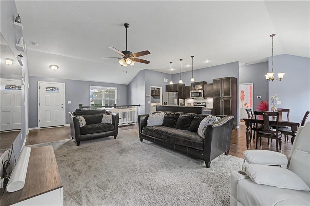 808 Old Stage Road, Pleasant Hill, MO: listing photo 3
