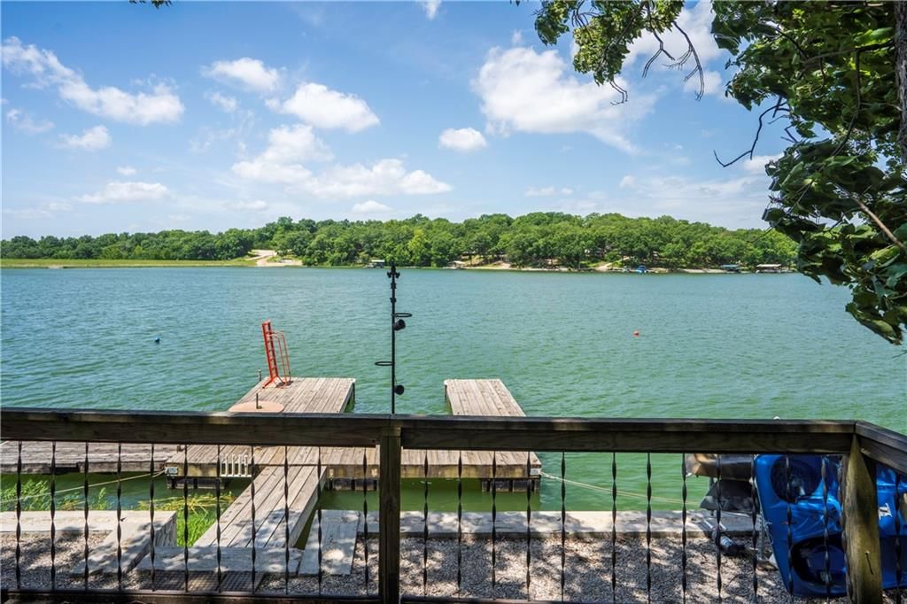 314 SE Lakeside Drive — photo 3