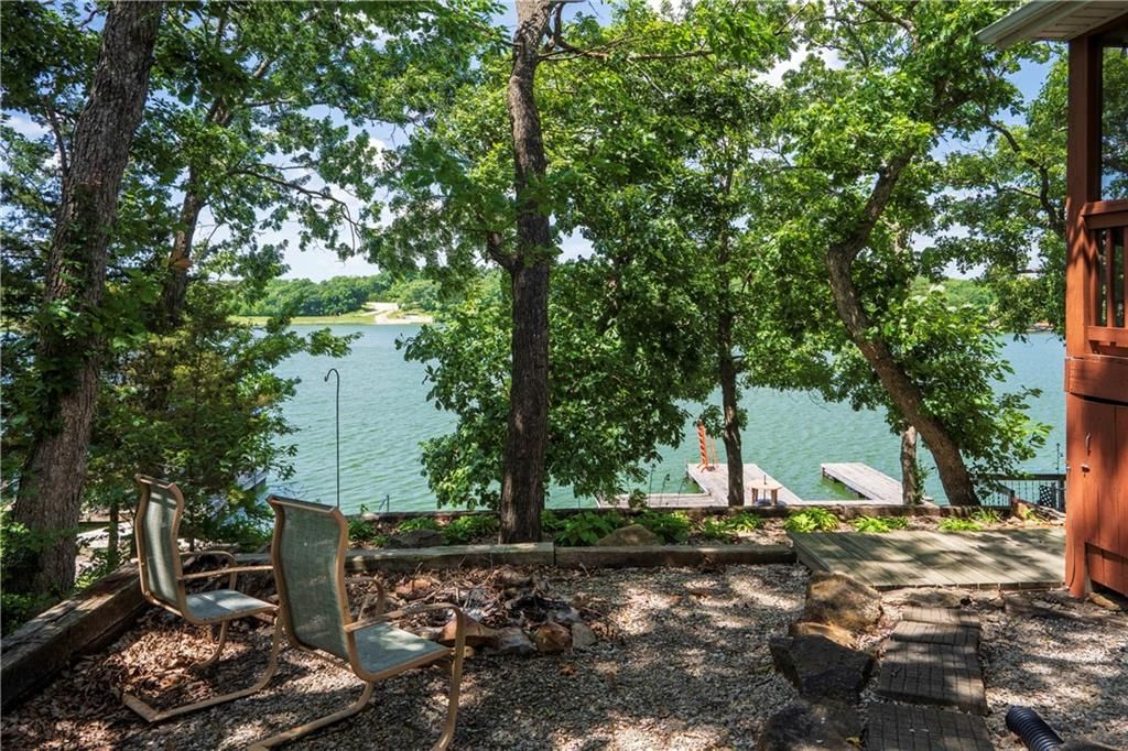 314 SE Lakeside Drive — photo 4