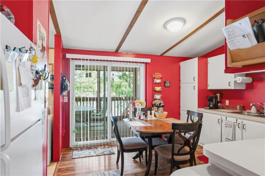 314 SE Lakeside Drive — photo 11