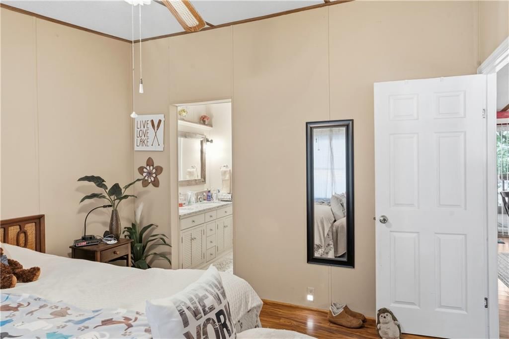 314 SE Lakeside Drive — photo 14