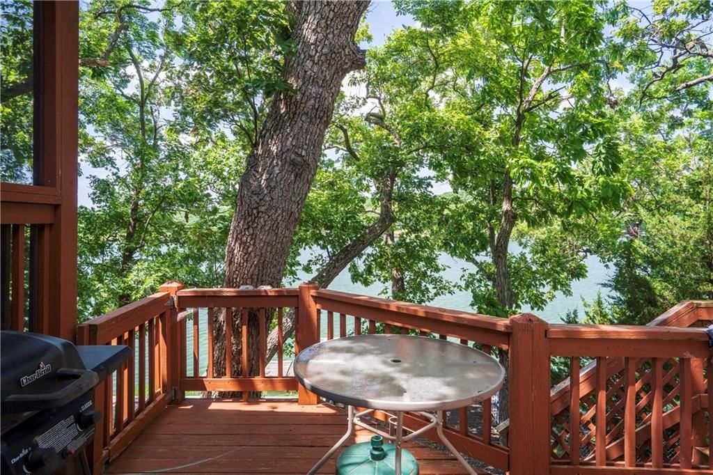 314 SE Lakeside Drive — photo 24