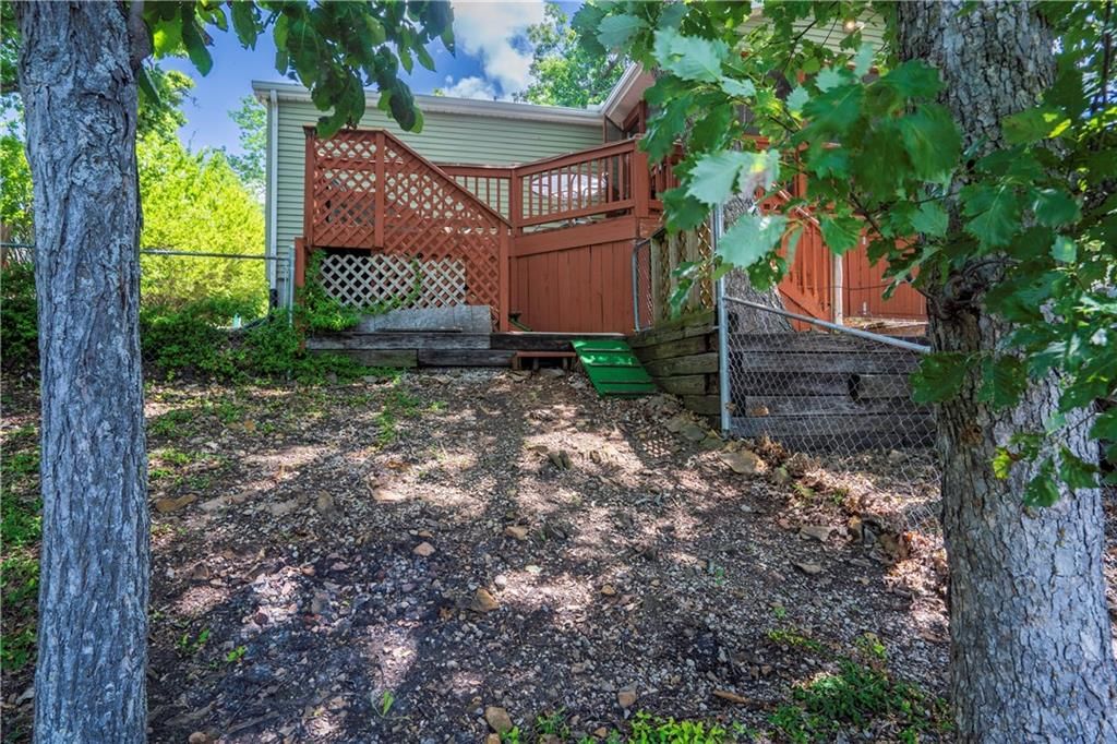 314 SE Lakeside Drive — photo 27