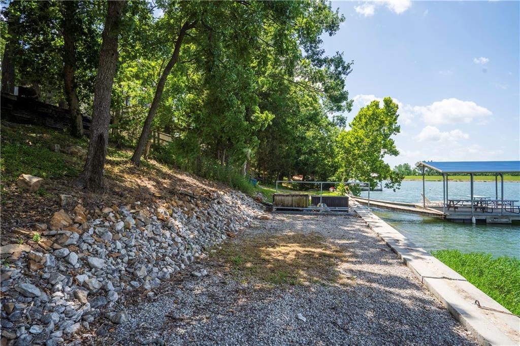 314 SE Lakeside Drive — photo 29