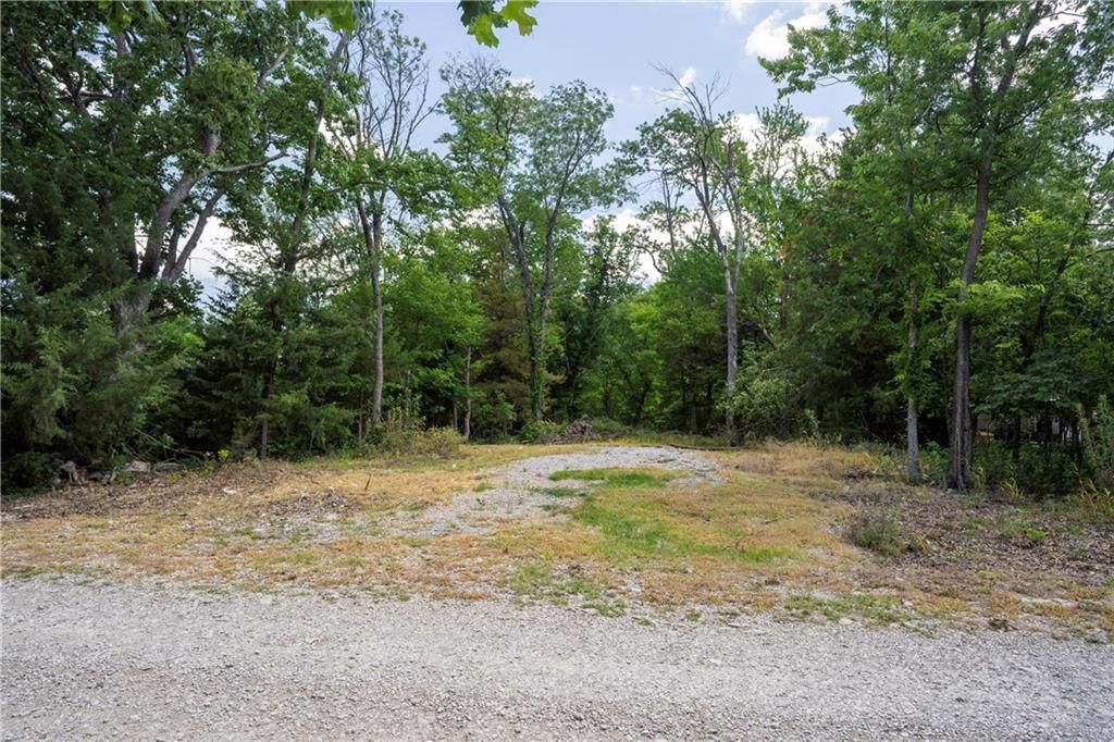314 SE Lakeside Drive — photo 32