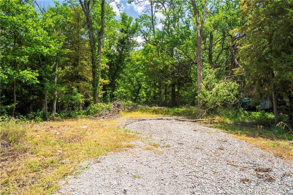 314 SE Lakeside Drive — photo 33