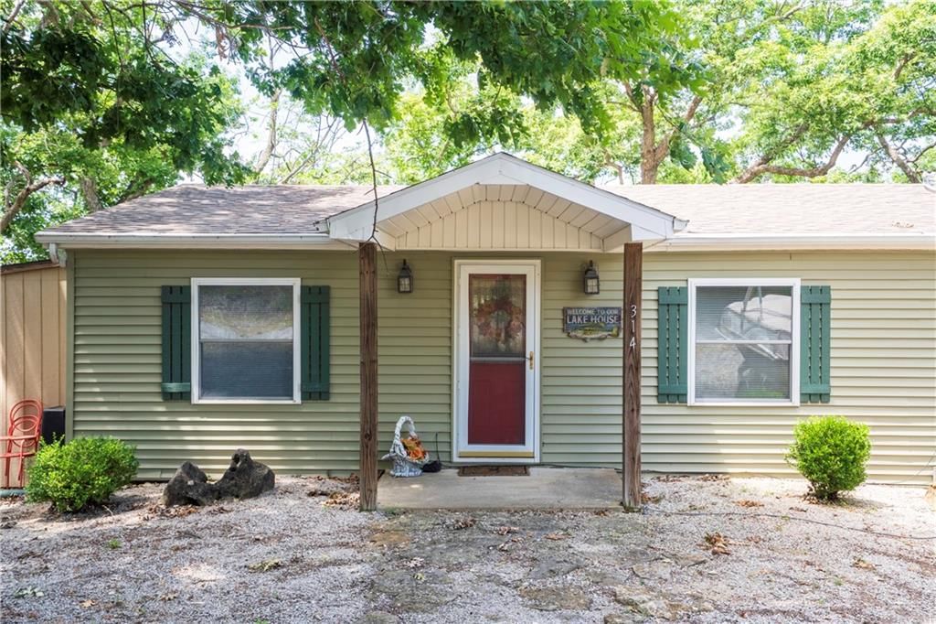 314 SE Lakeside Drive — photo 38