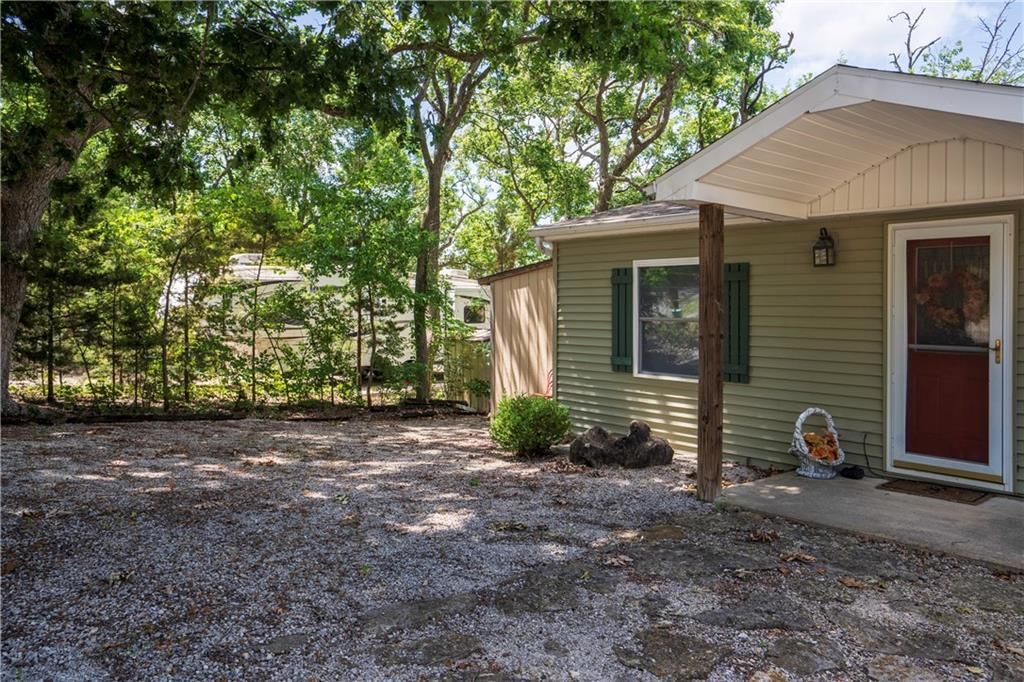 314 SE Lakeside Drive — photo 39