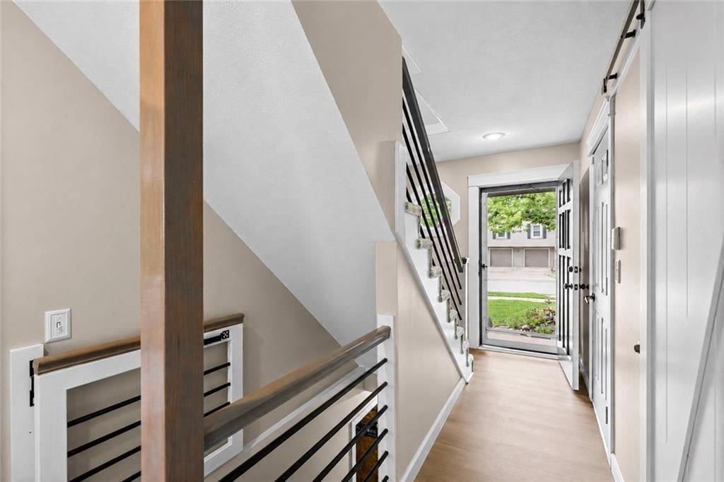 909 E Johnston Circle — photo 3