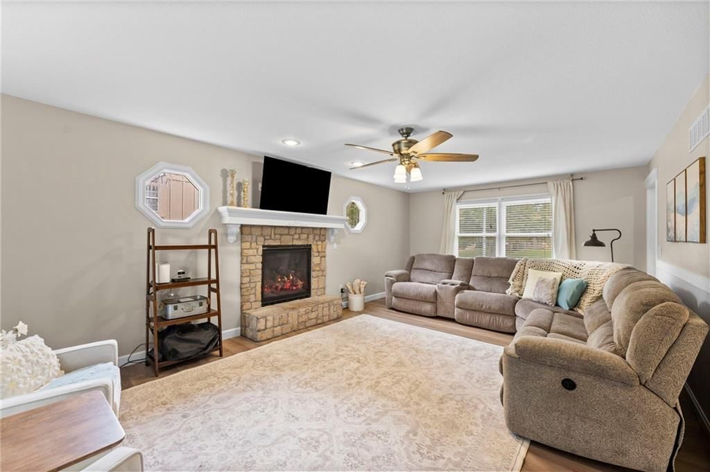909 E Johnston Circle — photo 7