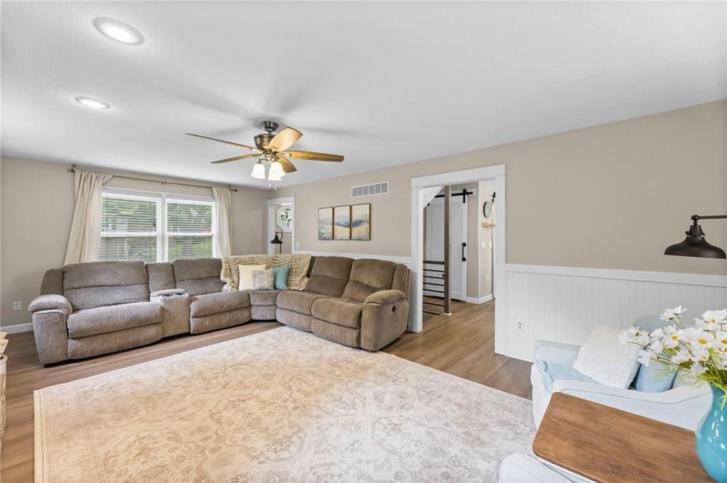 909 E Johnston Circle — photo 8