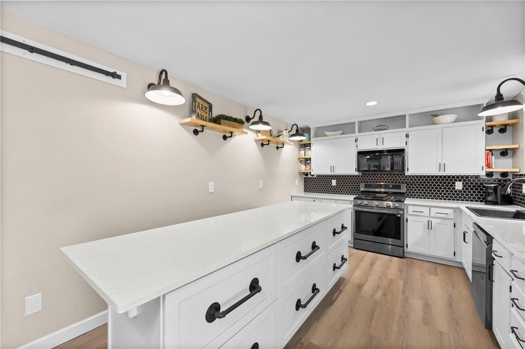 909 E Johnston Circle — photo 12