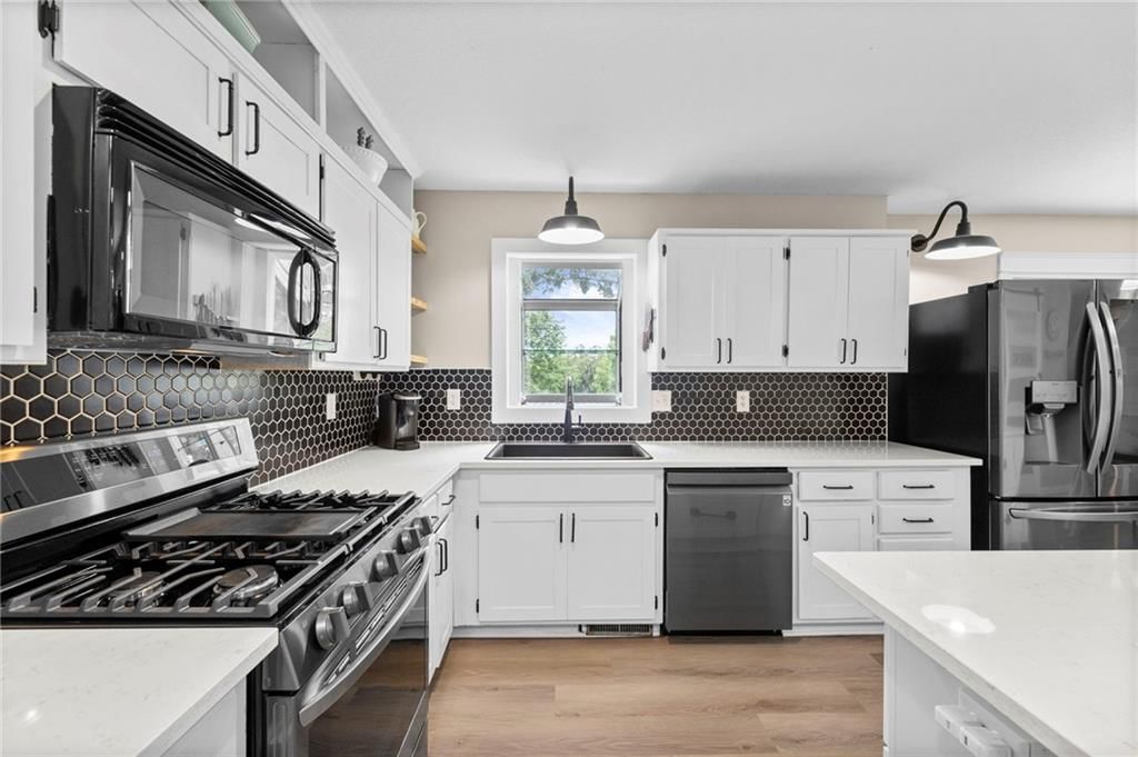 909 E Johnston Circle — photo 15