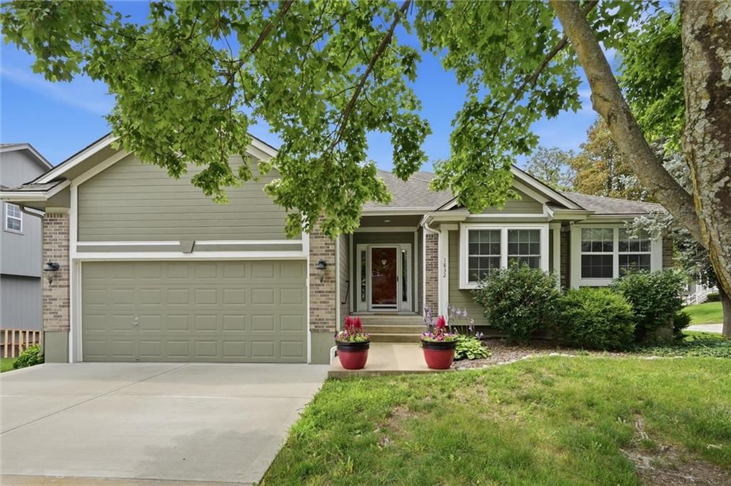 1832 Stonewood Drive — photo 1