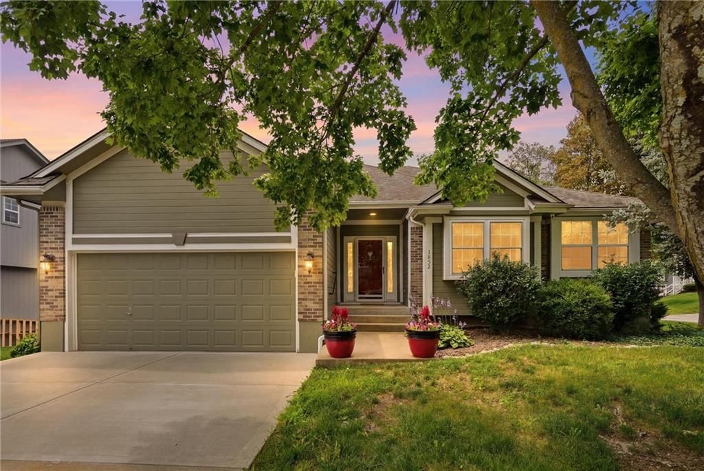1832 Stonewood Drive — photo 2