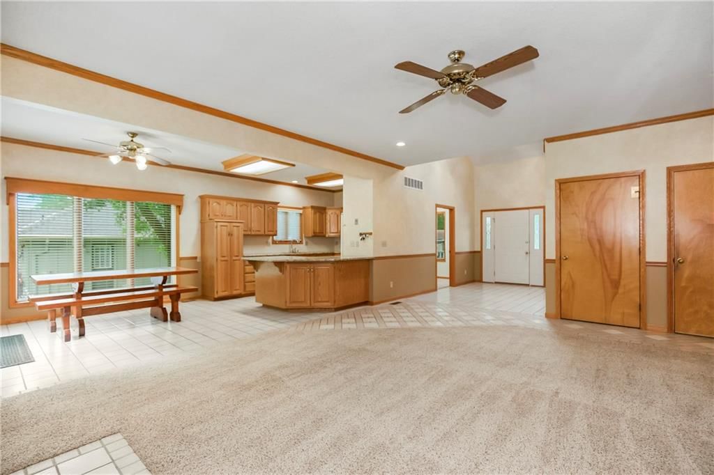 5335 Halsey Street — photo 6