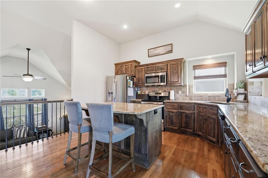 10802 N Oakland Avenue — photo 11