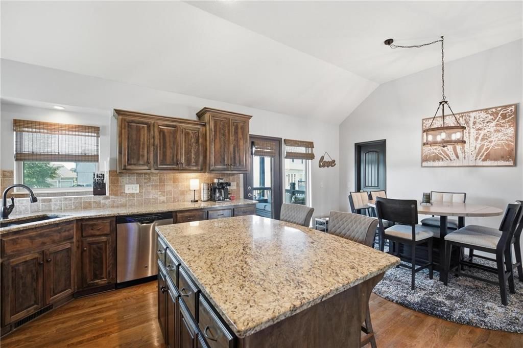 10802 N Oakland Avenue — photo 13