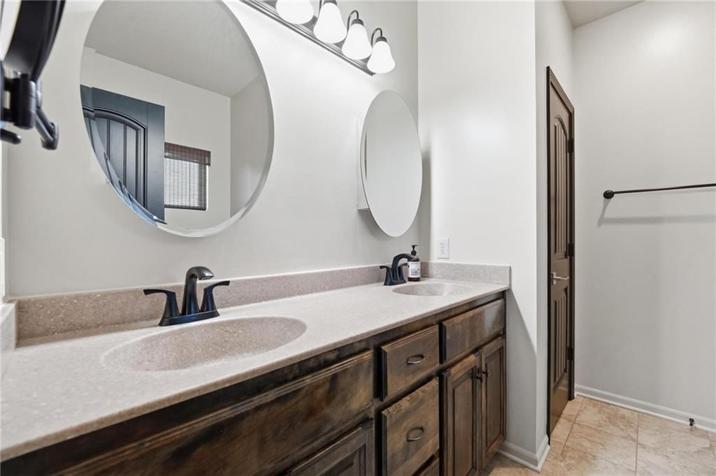 10802 N Oakland Avenue — photo 23