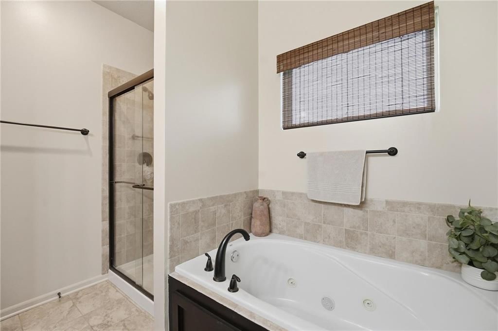 10802 N Oakland Avenue — photo 24