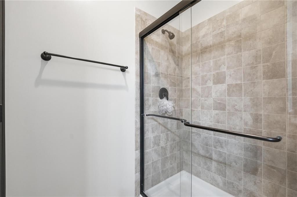 10802 N Oakland Avenue — photo 25