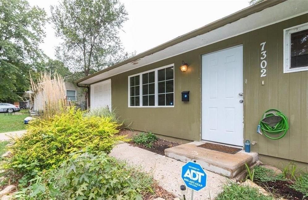 7302 E 112 Street — photo 1