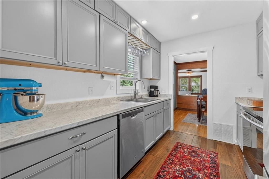 5718 Maple Street — photo 9