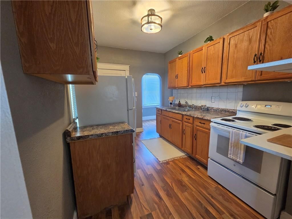 628 S Ash Avenue — photo 20
