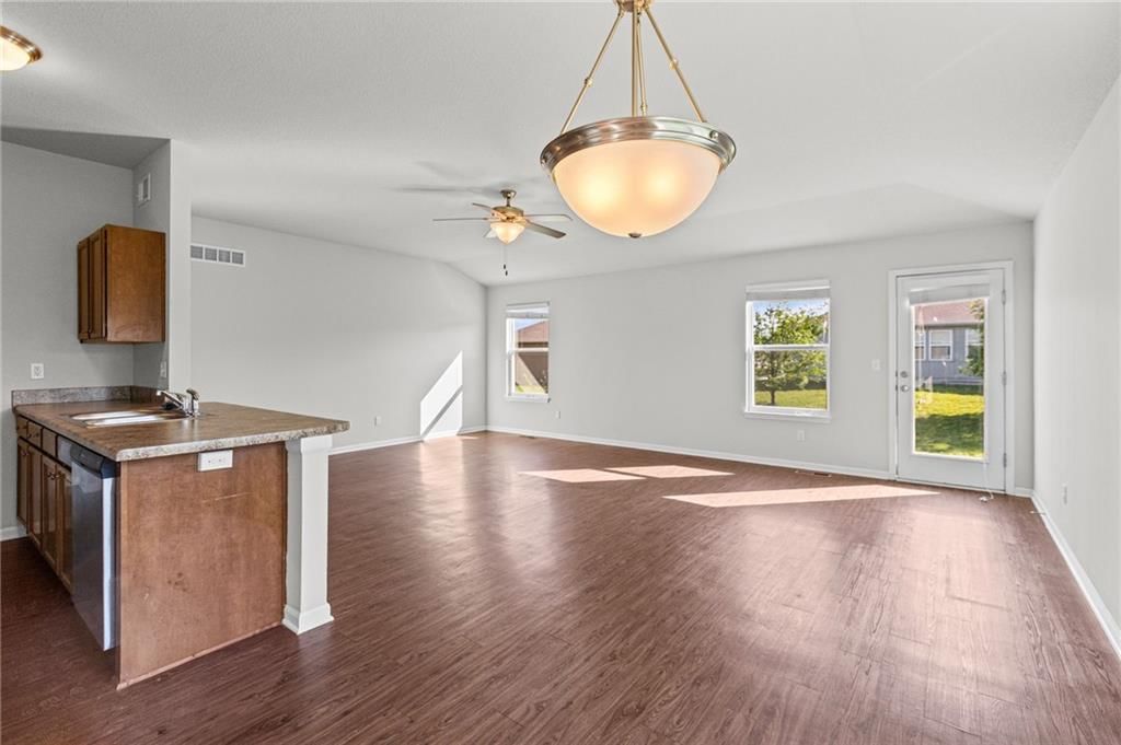 17168 S Pratt Street — photo 9