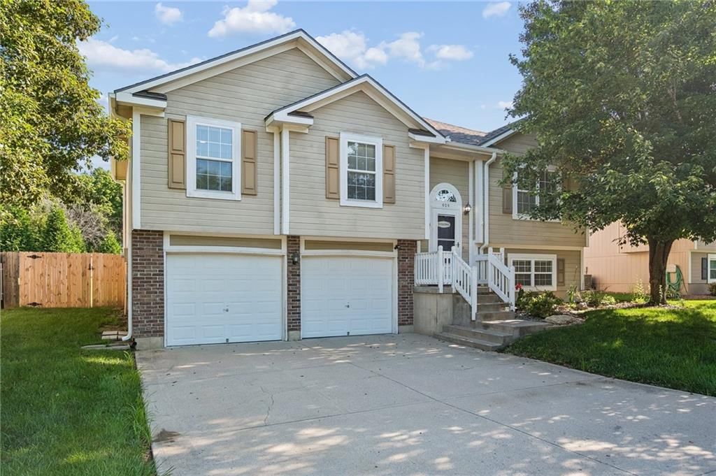 404 NW Europa Drive — photo 2