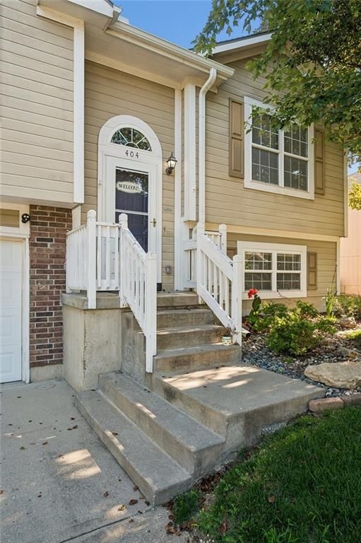 404 NW Europa Drive — photo 3