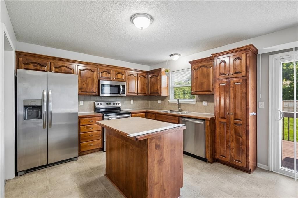 404 NW Europa Drive — photo 9