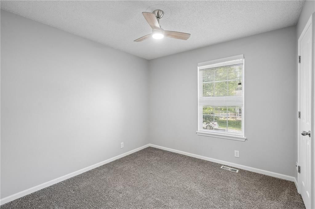 404 NW Europa Drive — photo 15