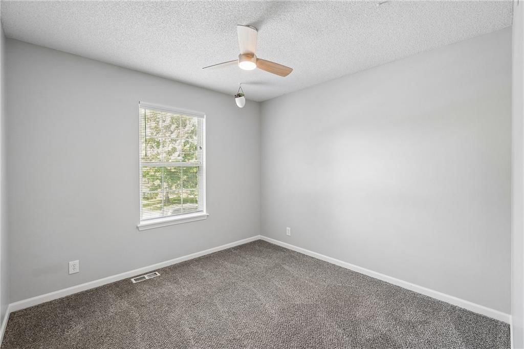 404 NW Europa Drive — photo 17