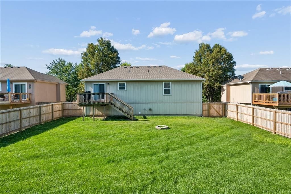 404 NW Europa Drive — photo 28