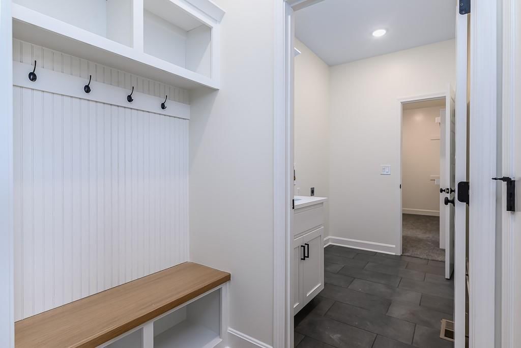 12913 Sewell Avenue — photo 13