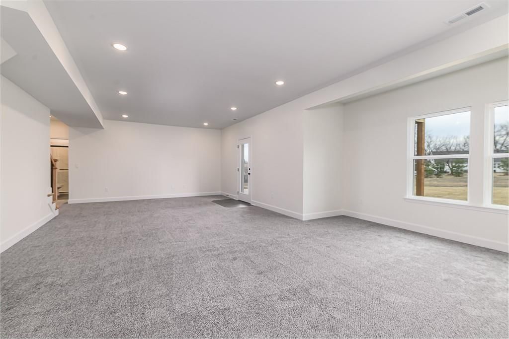 12913 Sewell Avenue — photo 20