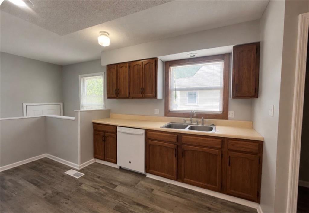710 N Walnut Street — photo 6