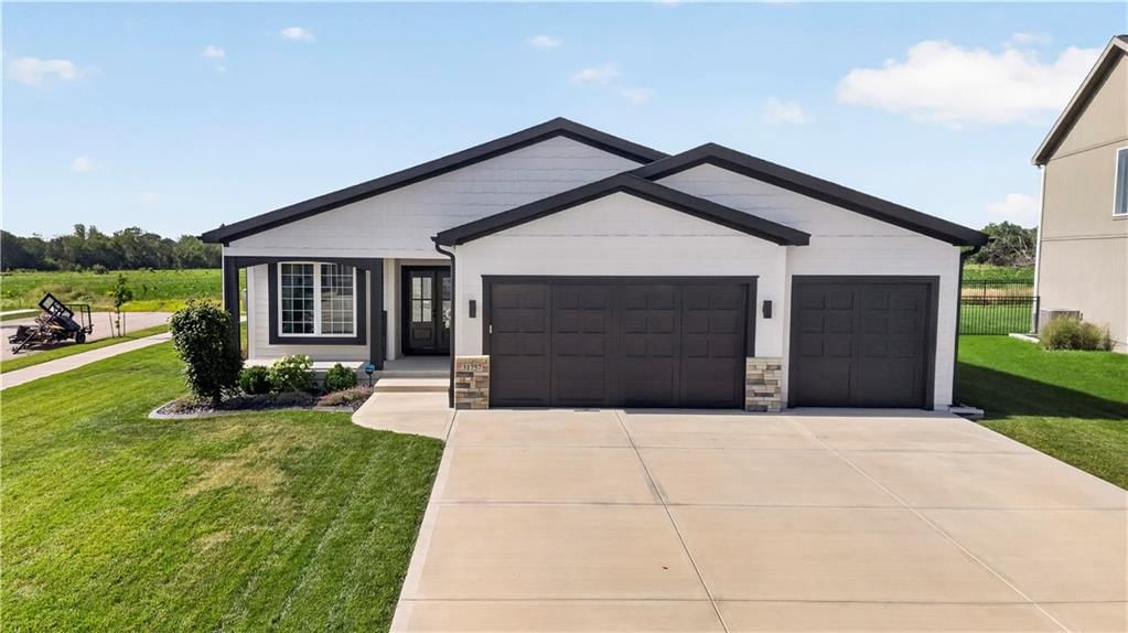 31757 W 168th Court — photo 1