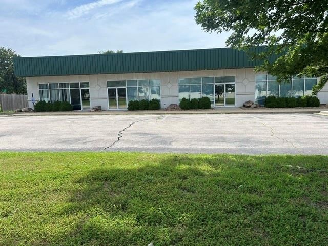 450 N Iowa Street — photo 2