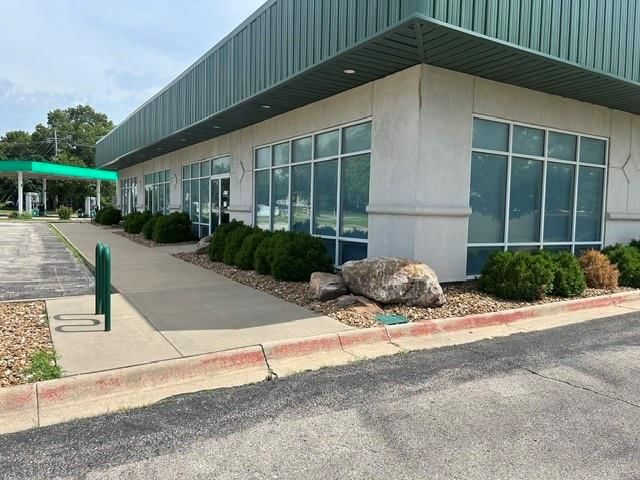 450 N Iowa Street — photo 11